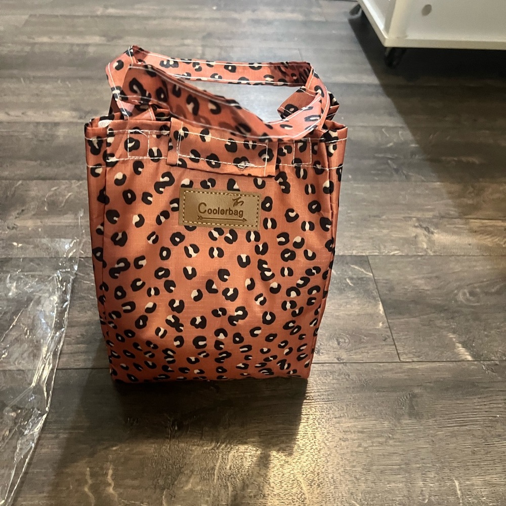 CoolerBag Leopard Print Insulated Lunch Bag NEW‎